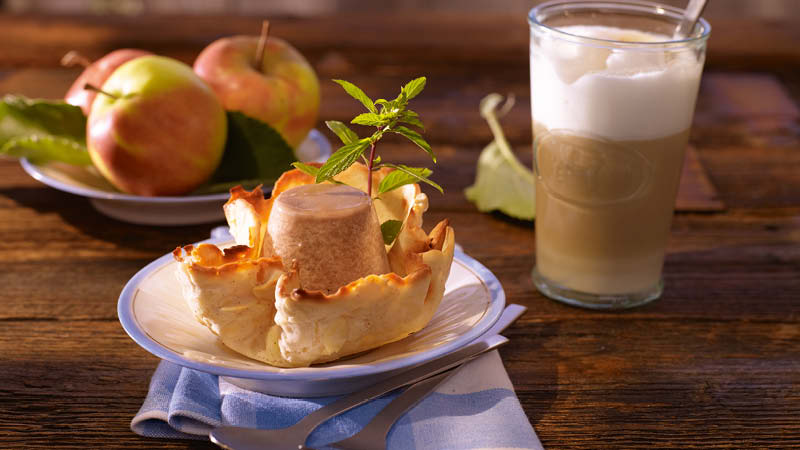 Apfel-Amaretto-Parfait-mit-Apfelkompott