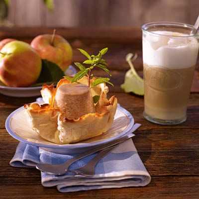Apfel-Amaretto-Parfait-mit-Apfelkompott