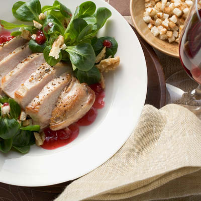 Fasanenbrust-mit-Preiselbeersauce-und-Feldsalat