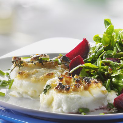 Gebackene-Rote-Bete-mit-Feldsalat-Ziegenkaese-und-Walnuessen