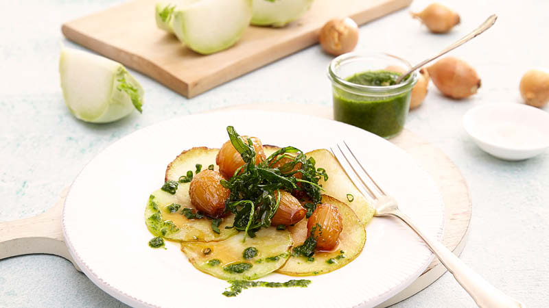 Gebratener-Kohlrabi-mit-glasierten-Zwiebeln-und-Ruccola-Oel