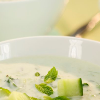 Geeiste-Gurkensuppe-mit-Minze
