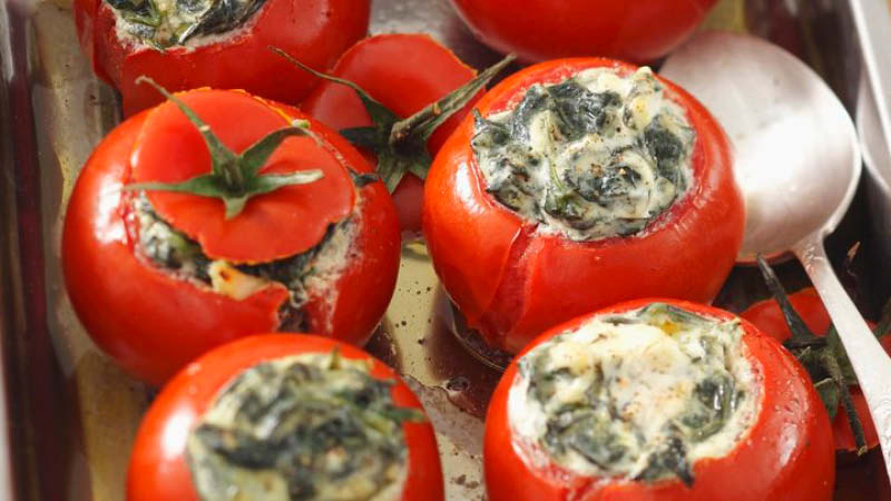 Gefüllte Tomaten mit Spinat und Ricotta