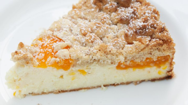 Kaesekuchen-mit-Mirabellen-und-Streuseln