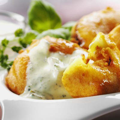 Knusprige-Apfelringe-mit-Kraeuter-Dip