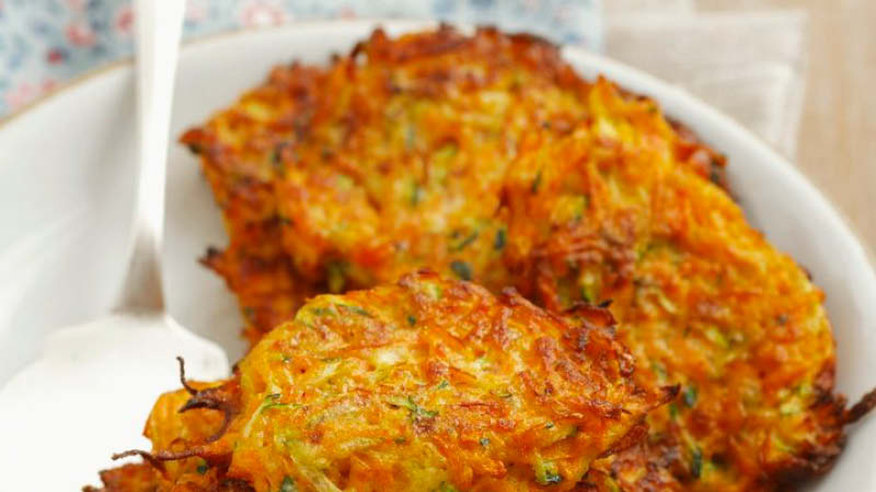 Moehrenpuffer-mit-Joghurtdip