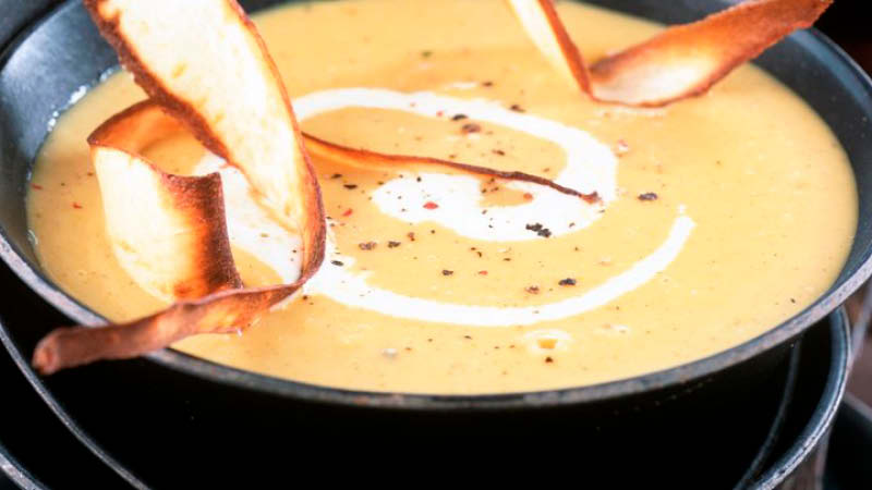 Pastinakensuppe-mit-Pastinakenchips