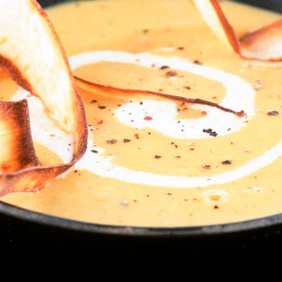 Pastinakensuppe-mit-Pastinakenchips