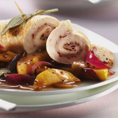 Putenroellchen-mit-Apfel-Zwiebel-Gemuese