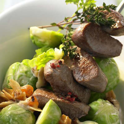 Rosenkohl-mit-Aprikosen-und-Lammspieß