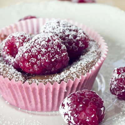 Schokoladenmuffins-mit-Himbeeren
