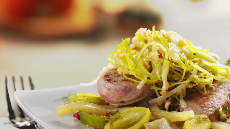 Schweinemedallions-mit-Fenchel-Apfel-Gemuese