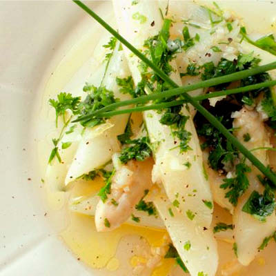Weißer-Spargelsalat-mit-Kraeutern