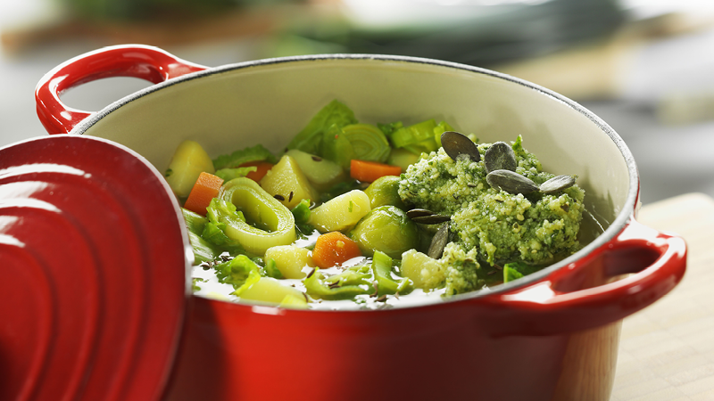 Winterlicher-Gemuesetopf-mit-Petersilien-Pesto