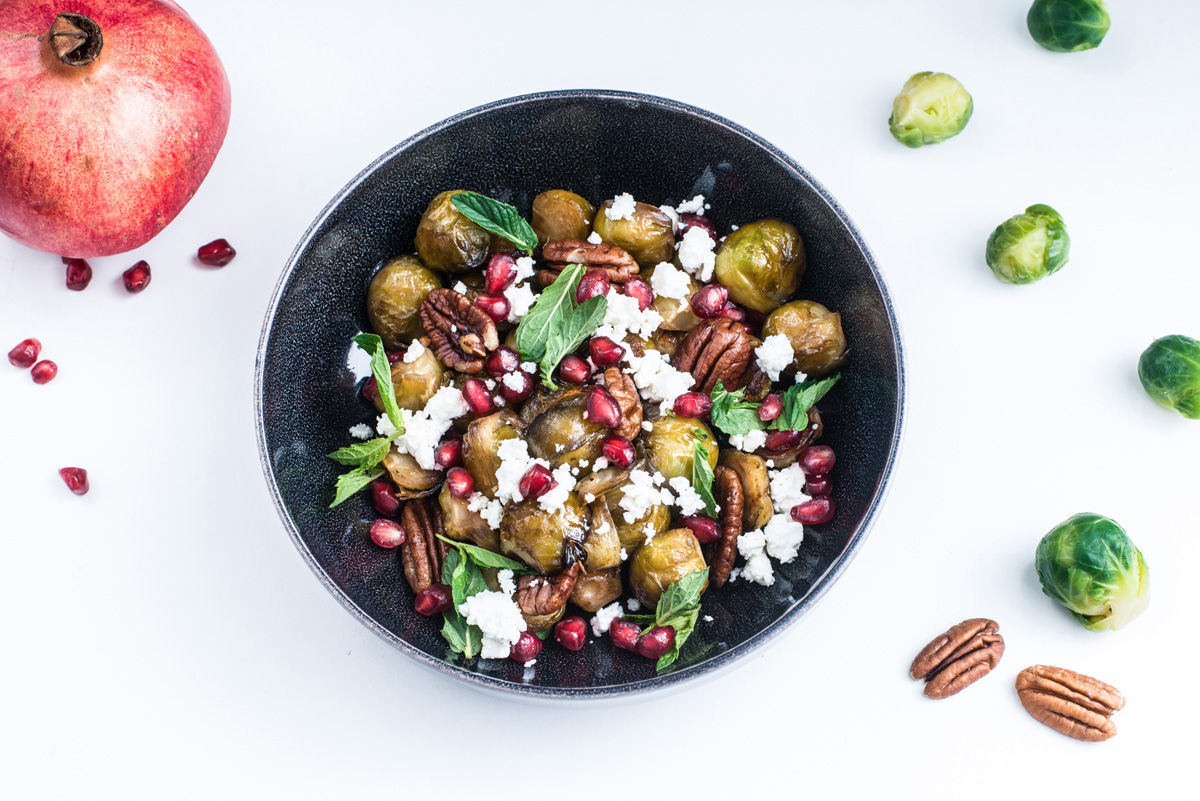 Gerösteter Rosenkohl mit Granatapfel und Pekannüssen