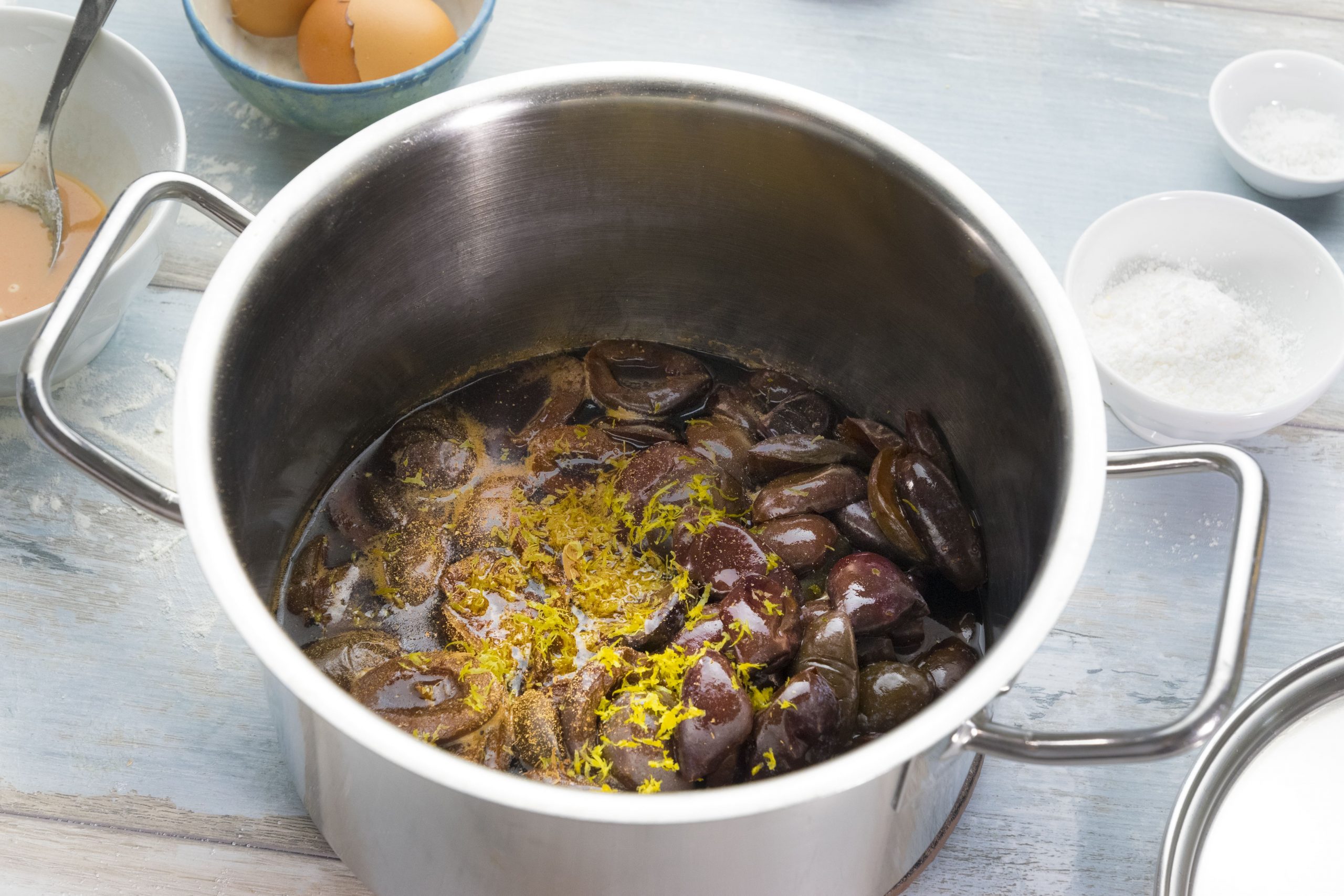 Gekochte Pflaumen und Zwetschgen