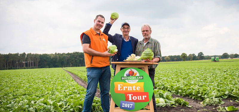 Ernte-Reporter Christian mit Heiner Sievers und Birger Exner am Ernte-Tour-Tisch.