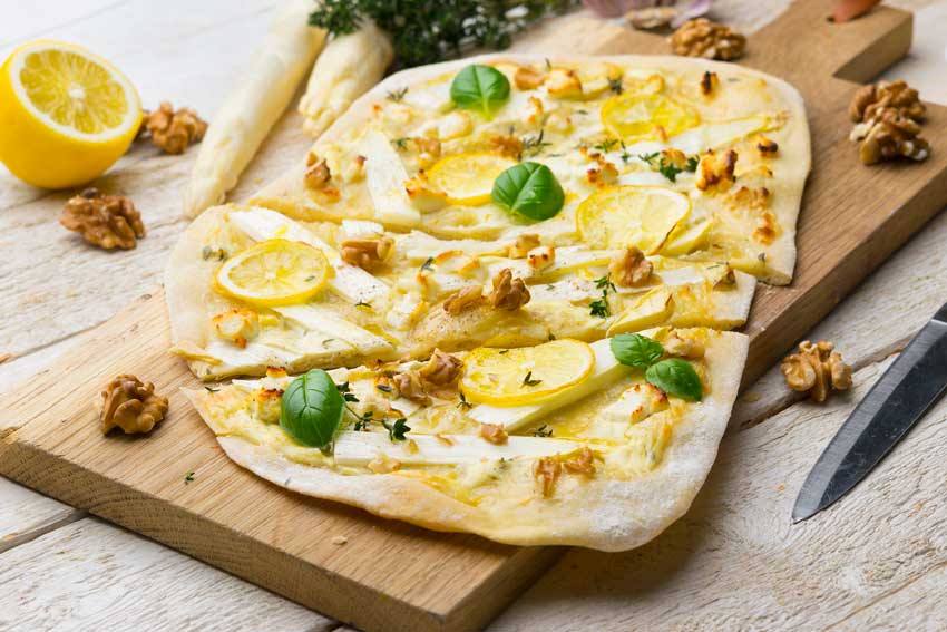 Spargel-Zitronen-Pizza