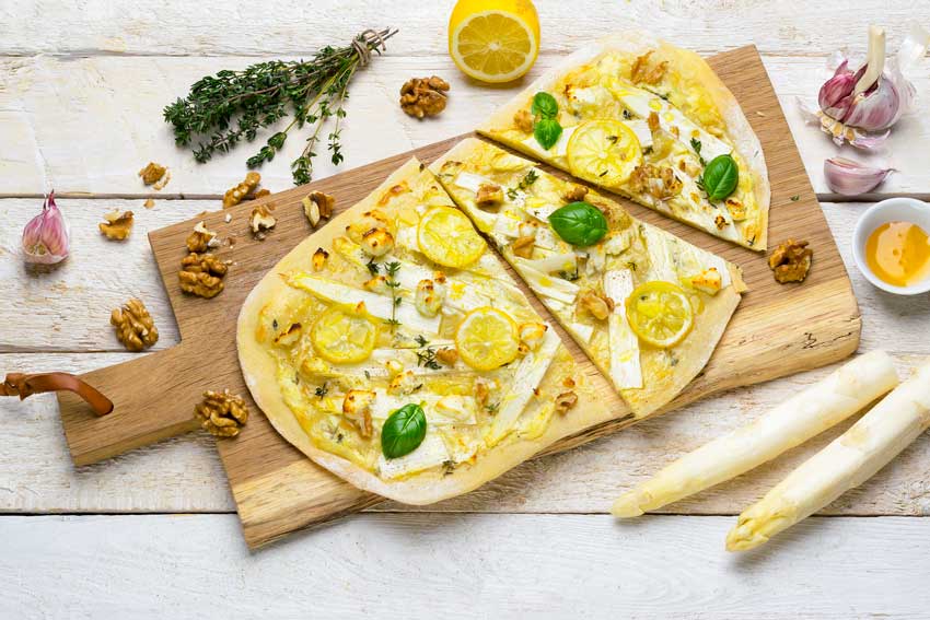 Spargel-Zitronen-Pizza
